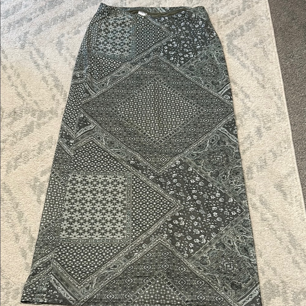 Elegant Patterned Maxi Skirt